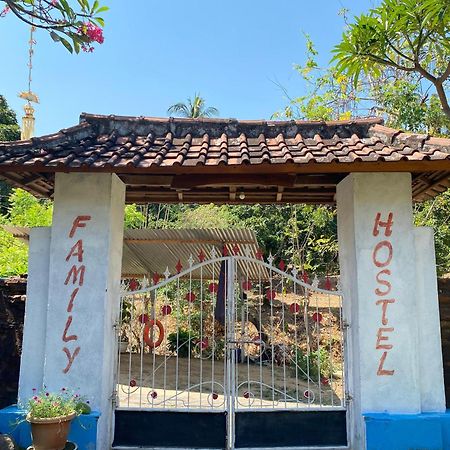 Family Hostel ロヴィーナ エクステリア 写真