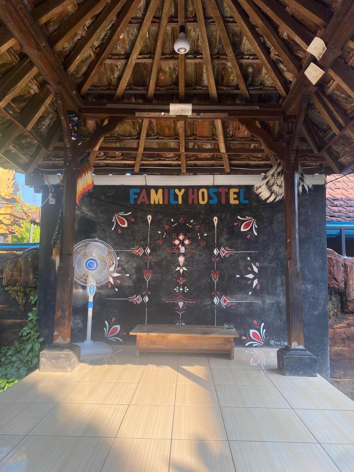 Family Hostel ロヴィーナ エクステリア 写真